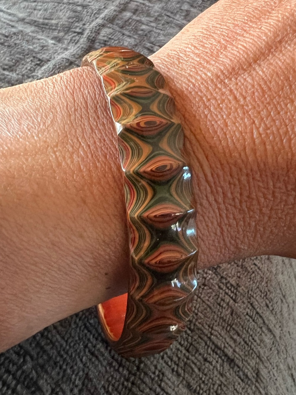 Unique Vintage Scalloped & Carved Root Beer Over-dyed Bakelite Bangle Bracelet!